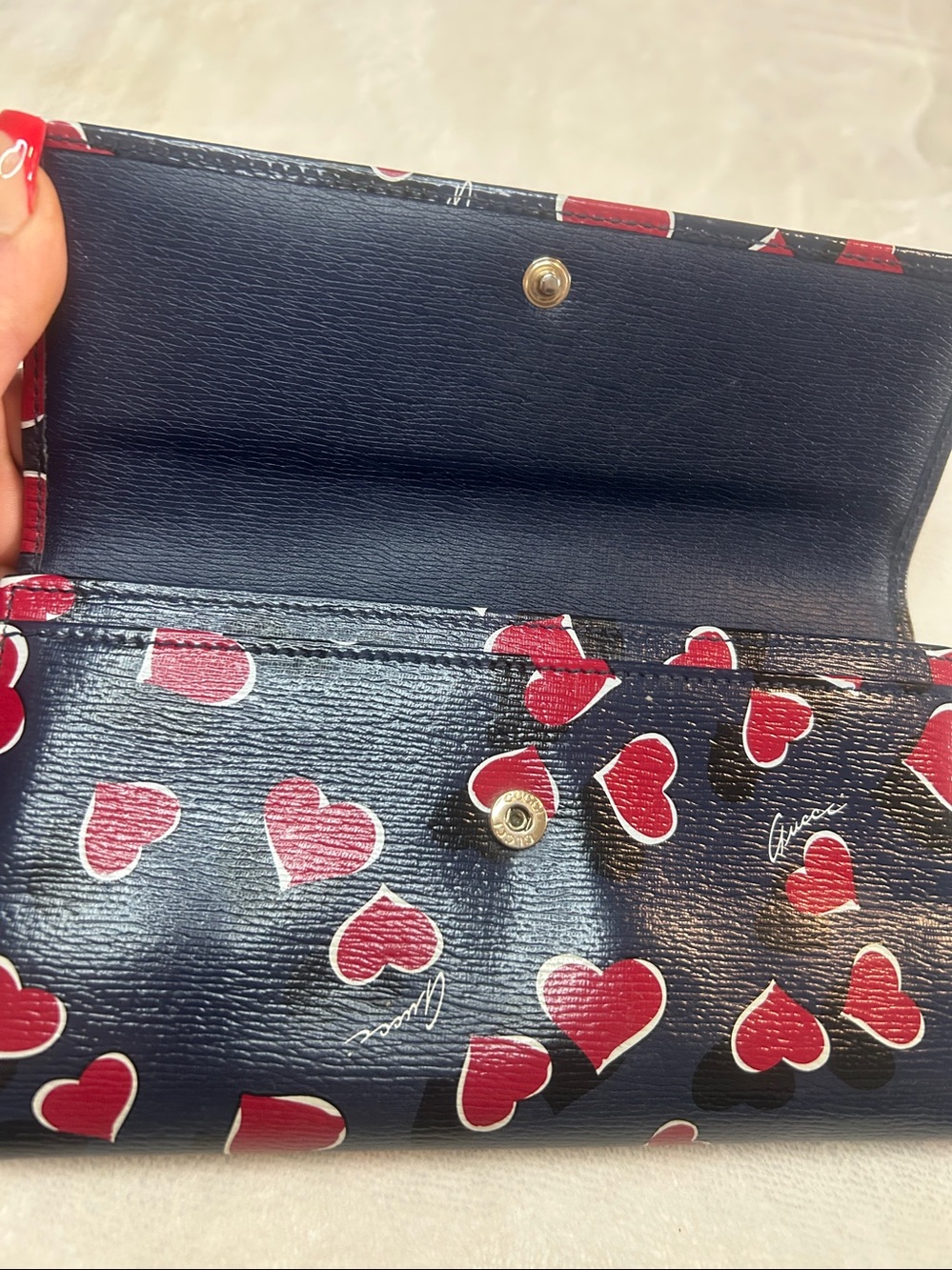 Gucci Navy Wallet LIMITED EDITION with Red Heart Print and Gold Logo NWOT - Picture 8 of 12